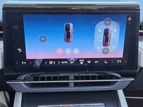 Used 2024 Lincoln Nautilus Premier image 22