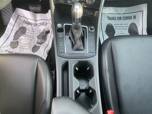 Used 2019 Volkswagen Jetta SE w/ Cold Weather Package image 22