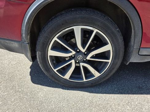 Used 2019 Nissan Rogue SL w/ Premium Package image 12