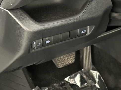 Used 2022 Toyota RAV4 XLE w/ Convenience Package FWD image 14