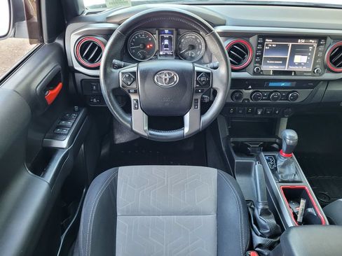 Used 2022 Toyota Tacoma TRD Off-Road w/ Technology Package AWD/4WD image 7