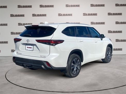 Used 2022 Toyota Highlander XLE image 5