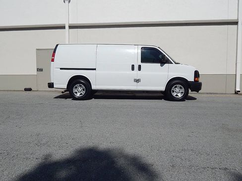 Used 2005 Chevrolet Express 1500 image 4