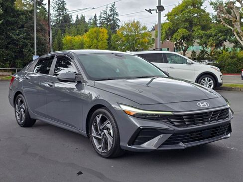 Used 2024 Hyundai Elantra Limited FWD image 9