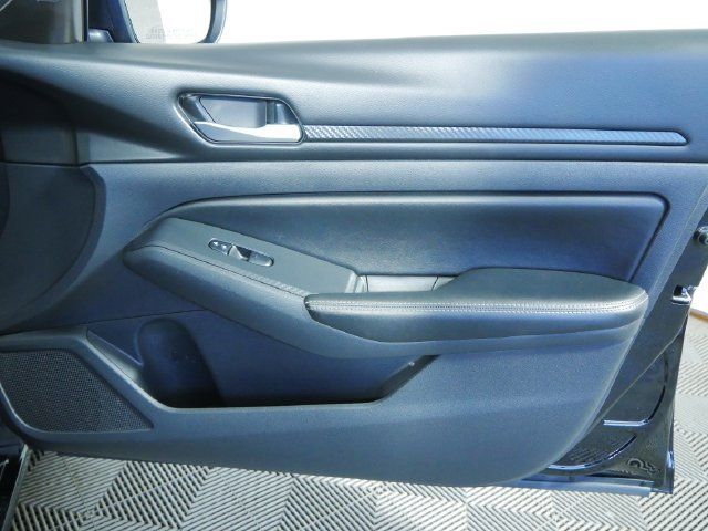 Used 2025 Nissan Altima 2.5 SV FWD image 11