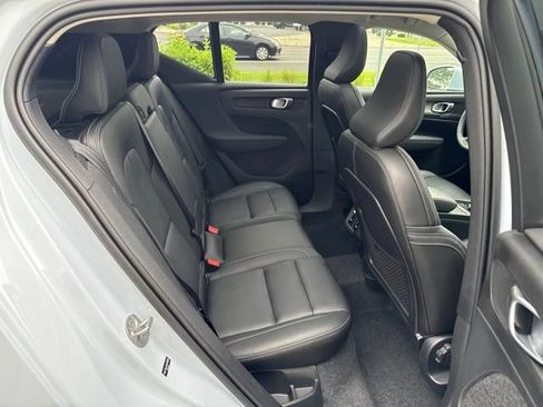Certified 2025 Volvo XC40 B5 Core AWD/4WD image 12
