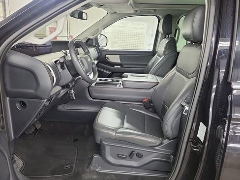 Used 2025 Ford Expedition Active AWD/4WD image 9
