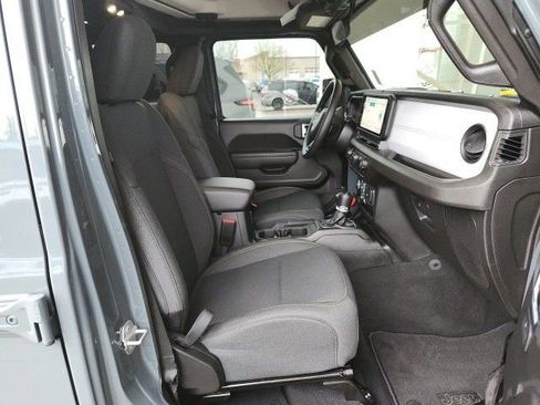 Used 2025 Jeep Wrangler Sport image 21