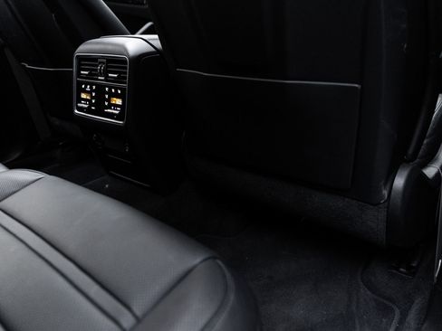 Certified 2023 Porsche Cayenne Platinum Edition AWD/4WD image 34