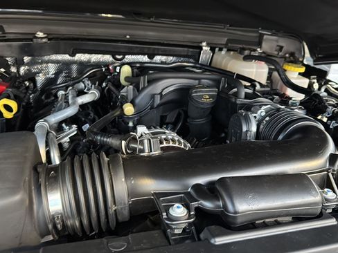 Used 2024 Jeep Gladiator Mojave w/ Technology Group image 30