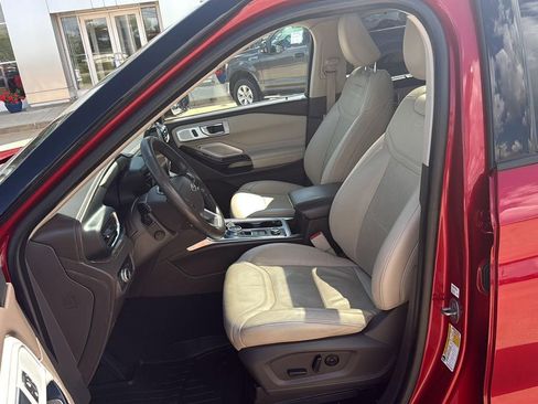 Used 2022 Ford Explorer Platinum w/ Equipment Group 601A image 11