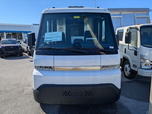 New 2025 Chevrolet Brightdrop 400 w/ Battery Pack, Max Range AWD/4WD image 2