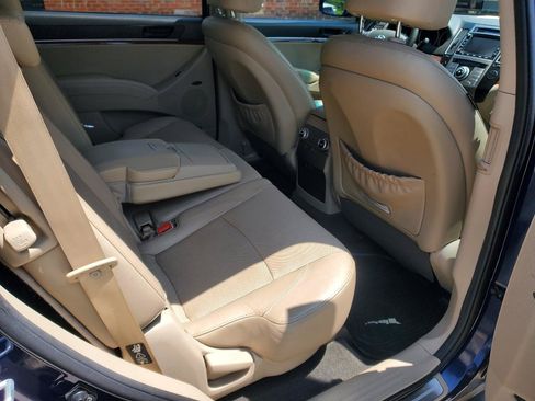 Used 2010 Hyundai Veracruz Limited w/ Navigation Pkg 3 FWD image 7
