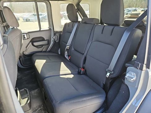 Used 2023 Jeep Wrangler Unlimited w/ Cold Weather Group image 10