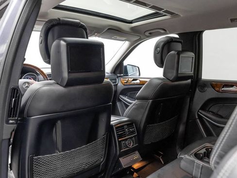 Used 2014 Mercedes-Benz GL 550 4MATIC image 35