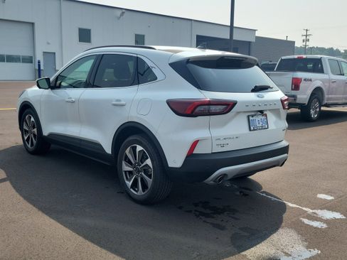 Used 2023 Ford Escape Platinum w/ Premium Technology Package image 3