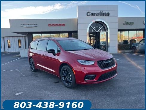 New 2026 Chrysler Pacifica Select w/ S Appearance Package image 1