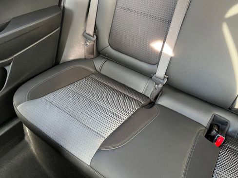 Used 2025 Chevrolet Trax LT image 40