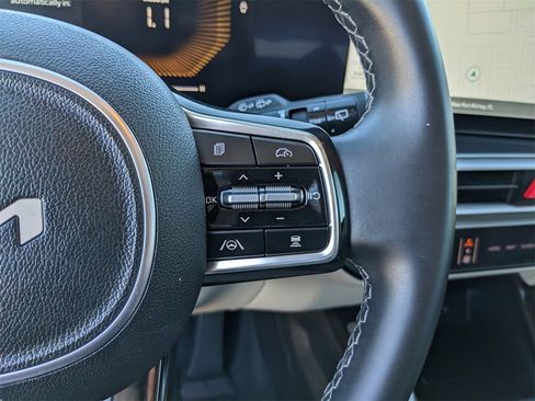 Certified 2025 Kia Sorento S image 33