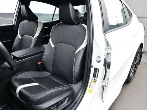 Used 2025 Toyota Camry SE w/ Convenience Package FWD image 12