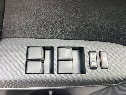 Used 2015 Toyota RAV4 LE AWD/4WD image 28