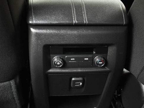 Used 2023 Chevrolet Traverse LT AWD/4WD image 10