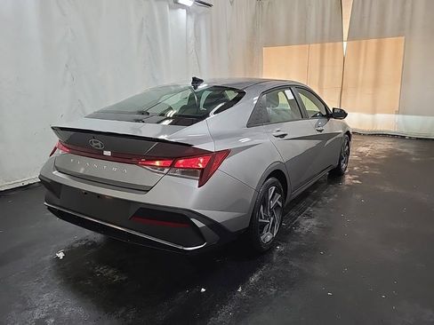 Used 2025 Hyundai Elantra Sport FWD image 2