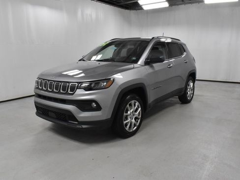 Used 2022 Jeep Compass Latitude w/ Sun and Sound Group image 2