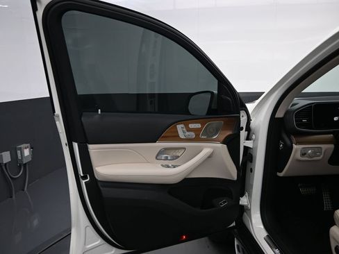 Used 2022 Mercedes-Benz GLS 450 4MATIC image 4