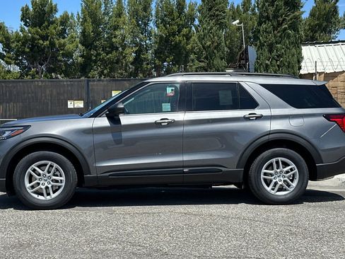 New 2026 Ford Explorer Active RWD image 7