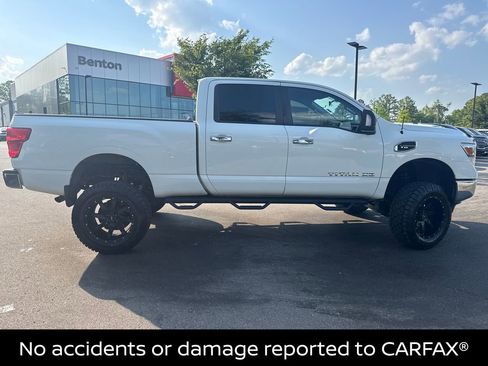 Used 2018 Nissan Titan SV AWD/4WD image 3