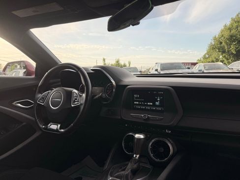 Used 2018 Chevrolet Camaro LT RWD image 31