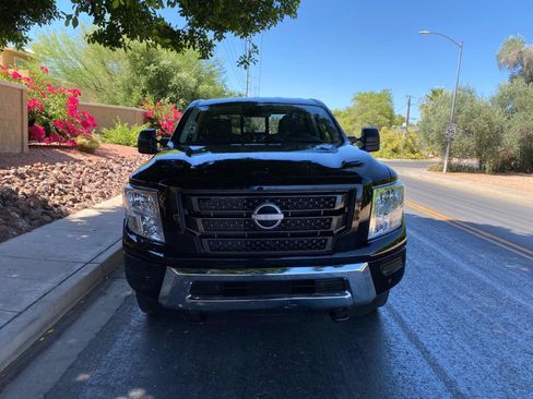 Used 2024 Nissan Titan SV w/ SV Convenience Package AWD/4WD image 5