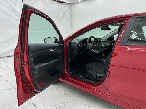 Used 2020 Kia Forte LXS FWD image 18