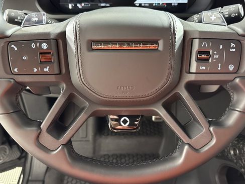 Used 2026 Land Rover Defender 110 OCTA AWD/4WD image 25