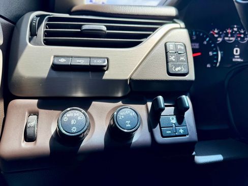 Used 2019 GMC Yukon XL Denali w/ Denali Ultimate Package AWD/4WD image 16