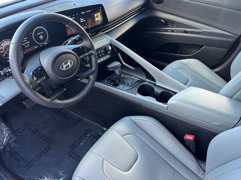Used 2024 Hyundai Elantra Limited FWD image 11