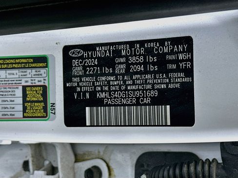 Used 2025 Hyundai Elantra SEL FWD image 12