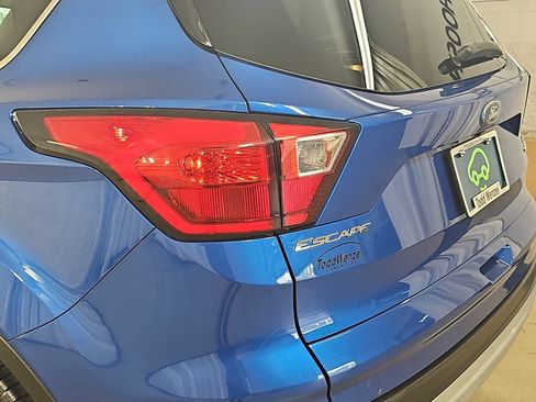 Used 2019 Ford Escape SE AWD/4WD image 38