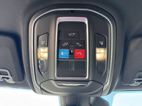 Used 2024 Jeep Grand Cherokee Altitude image 10