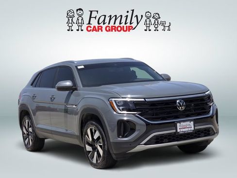 Used 2025 Volkswagen Atlas Cross Sport SE AWD/4WD image 2