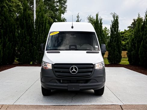 Used 2025 Mercedes-Benz Sprinter 2500 image 3