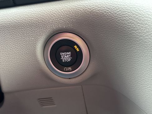 Used 2023 Chrysler Voyager LX FWD image 19