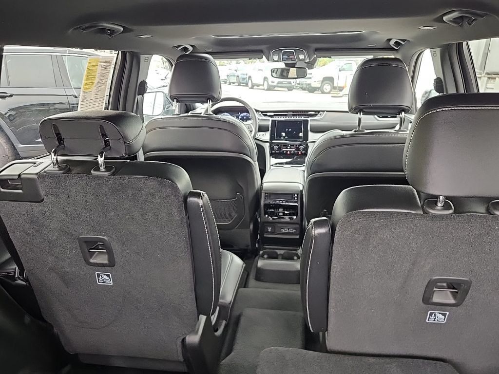Used 2023 Jeep Grand Cherokee L Laredo AWD/4WD image 12
