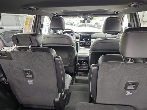 Used 2023 Jeep Grand Cherokee L Laredo AWD/4WD image 12