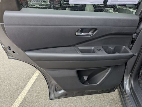 Used 2022 Nissan Pathfinder SV AWD/4WD image 31