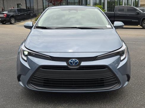 Used 2025 Toyota Corolla LE FWD image 3