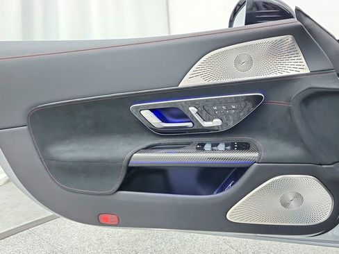 Used 2024 Mercedes-Benz SL 63 AMG 4MATIC image 18