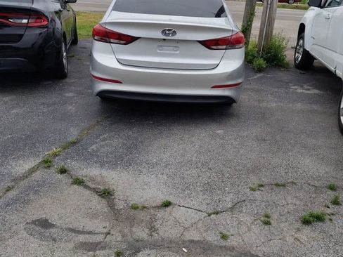 Used 2017 Hyundai Elantra SE FWD image 4