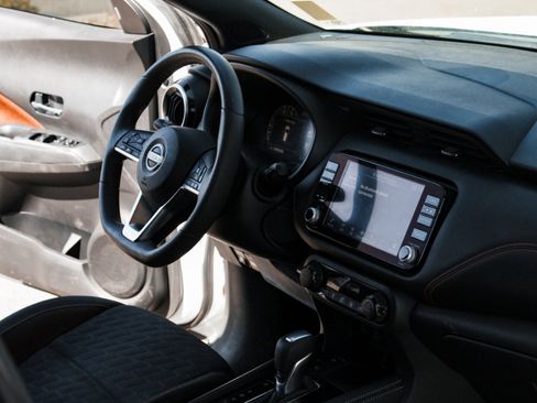 Used 2023 Nissan Kicks SR FWD image 26